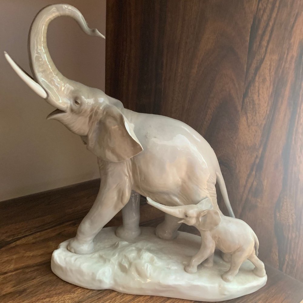 Lladro~ Mother and Baby Elephant Porcelain Figurin